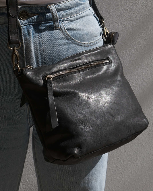 Large Essential Pouch Black