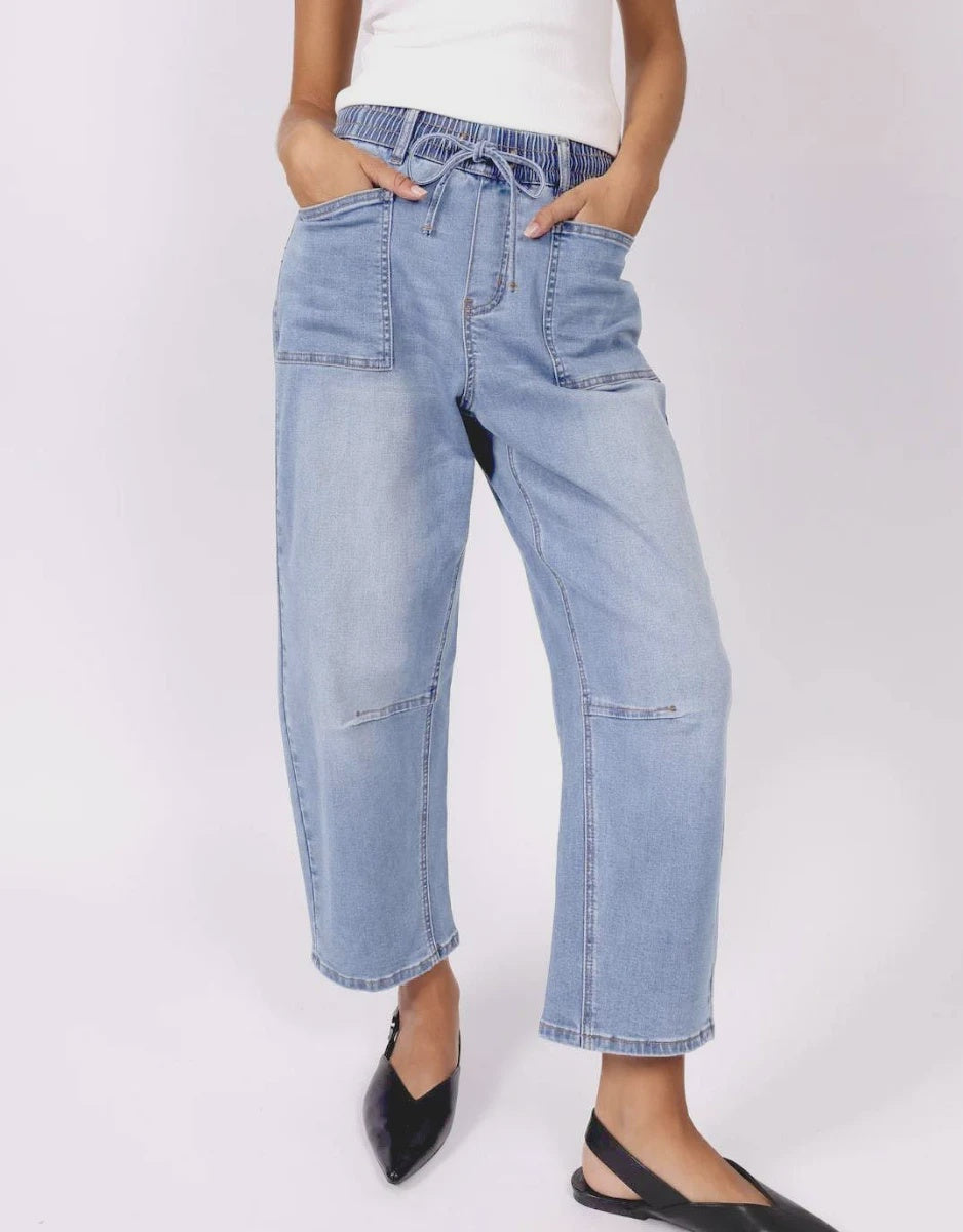 Leo Barrel Jean - Light Wash Denim
