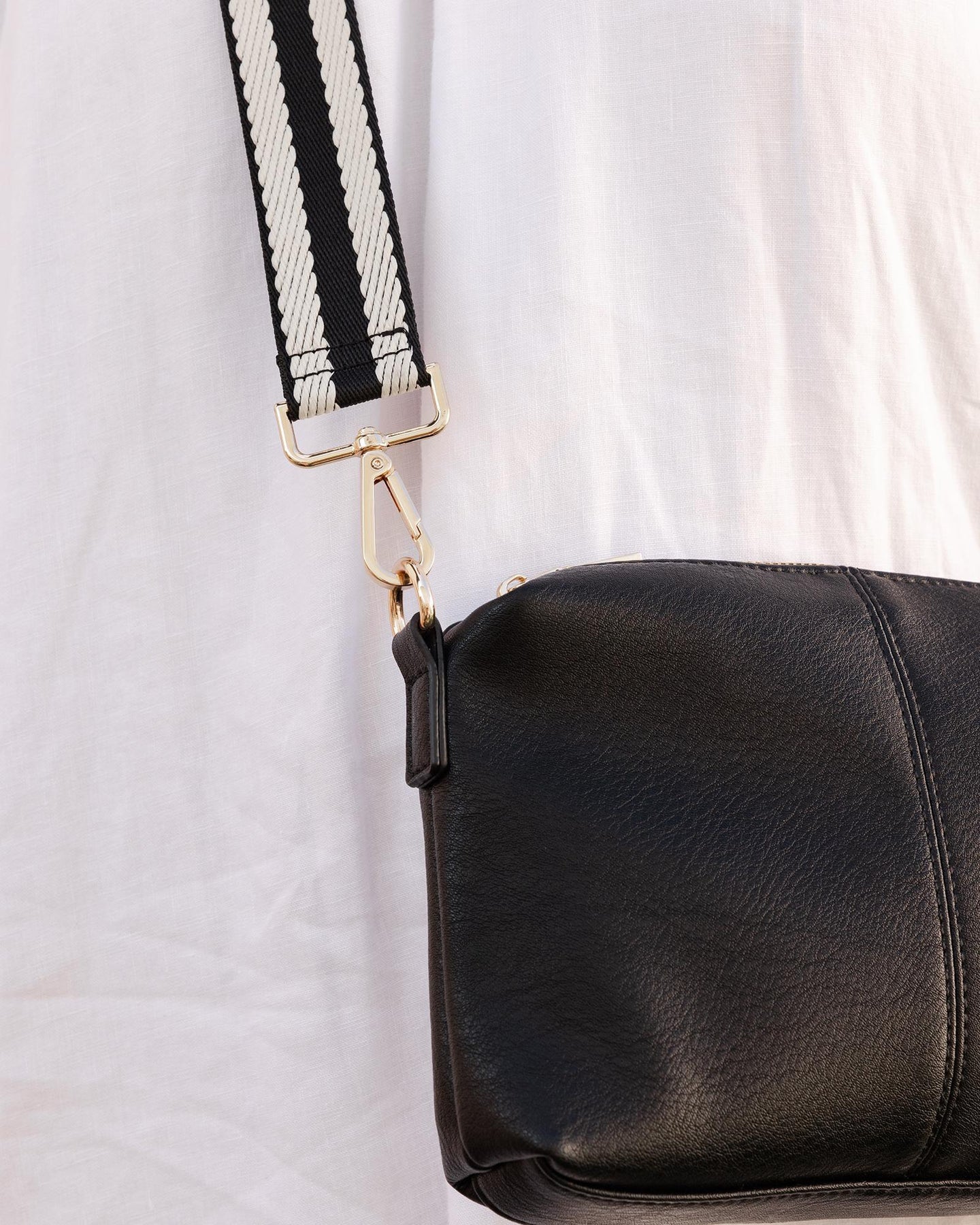 Daisy Stripe Crossbody Bag - Black